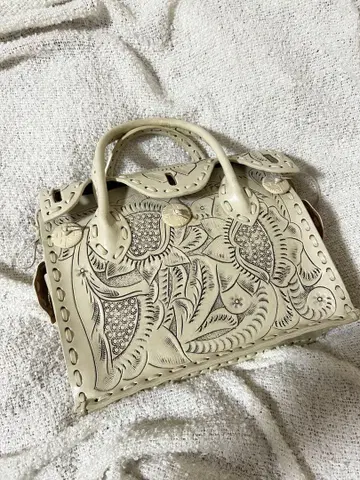 손 조각 꽃무늬 가죽 핸드백