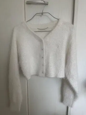 셀포드 화이트 크롭 가디건