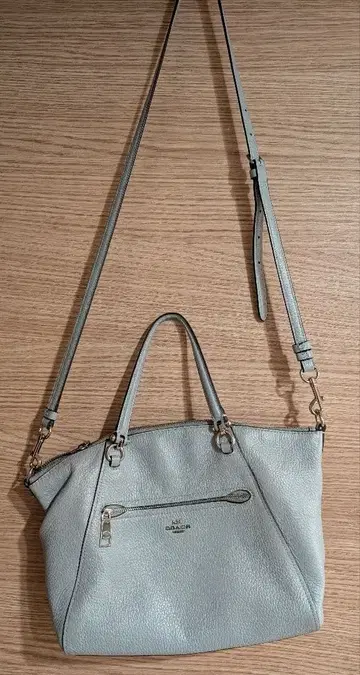 라이트 블루 가죽 숄더백