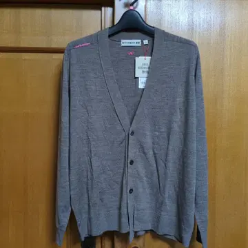 유니클로 ANYA HINDMARCH 가디건