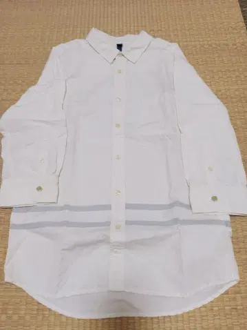 SILAS 7부 기장 화이트 버튼다운 셔츠 사이즈 1