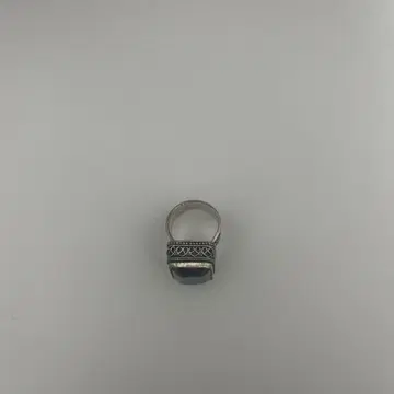 빈티지풍 보라색과 옐로우 컬러의 반지