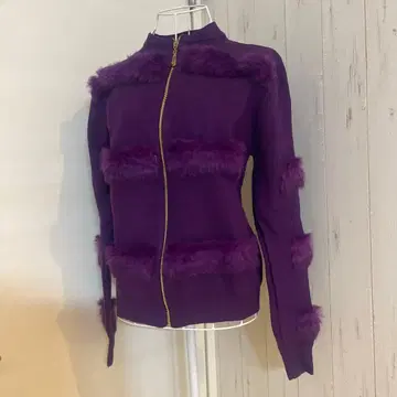 새상품 퍼 달린 보라색 니트 가디건