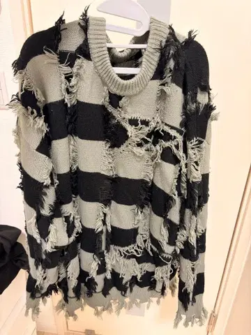 [ .KOM ] 오버 사이즈 니트 블랙 그레이 스트라이프