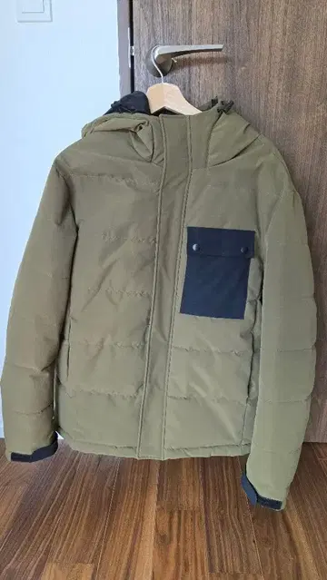 올리브색 후드 부착 캐주얼 자켓