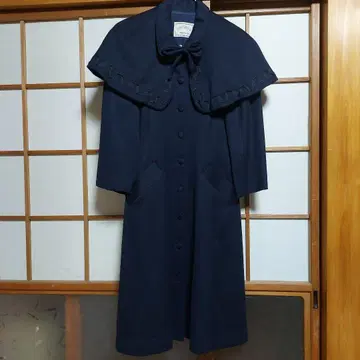 BERGE 케이프 포함 네이비 코트