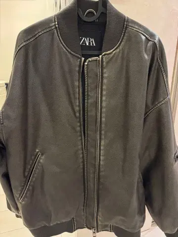 ZARA 데미지 가공 인조 가죽 자켓