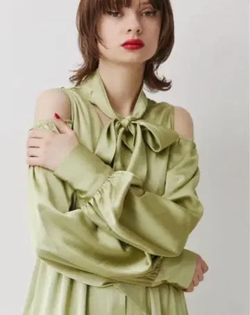 시착만 한 상품 jouetie 컷 아웃 숄더 원피스