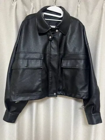 moment+ 2WAY 칼라 숏 기장 인조 가죽 블루종