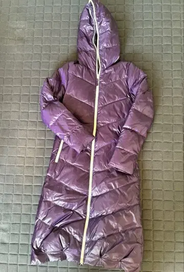 보라색 후드 부착 롱 다운 자켓