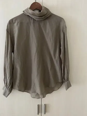 보타이 블라우스