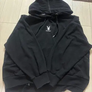 PLAYBOY 후드 부착 후드티 블랙