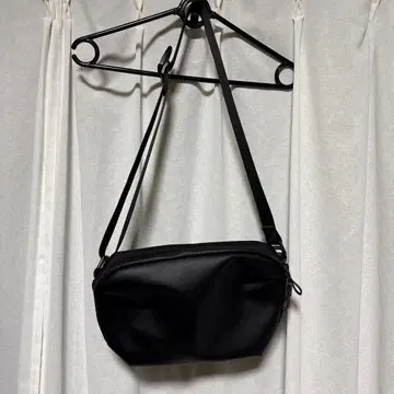 제피리온 프론트 PU 가죽 (블랙) 숄더백