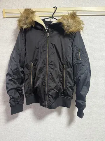 블랙 MA-1 자켓 퍼 후드 포함
