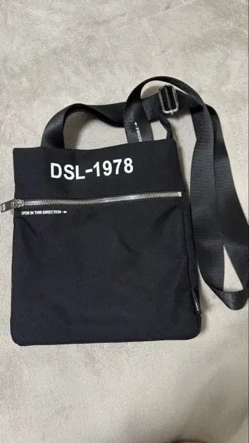 DSL-1978 블랙 숄더백