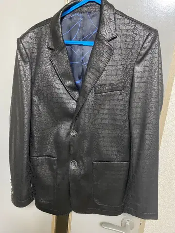 크로커다일풍 블랙 테일러드 자켓