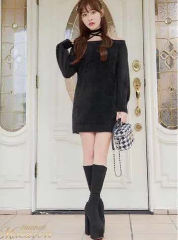 미셸 마카롱 샤기 크로스 니트 원피스