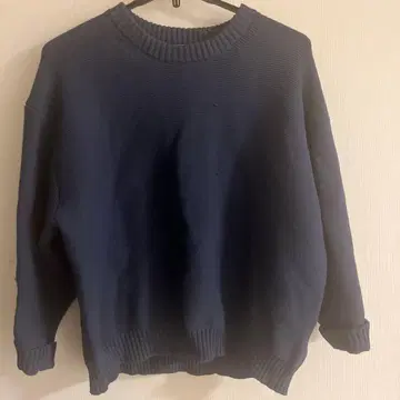 네이비 크루넥 스웨터