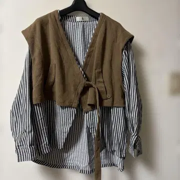 베스트를 입은 듯한 셔츠 블라우스 겉옷 (미사용 새상품)