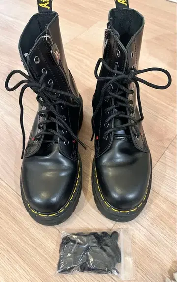 닥터마틴 베티 붑 통굽 부츠