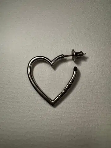 Girls Don't Cry CAREERING 귀걸이 (한쪽용)