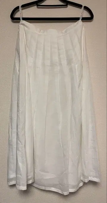 레킵 화이트 플레어 스커트 사이즈 40