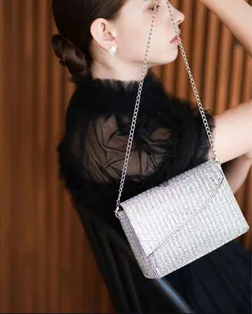 [택 포함 미사용] Acka. 실버 포멀 백 비즈 클러치백