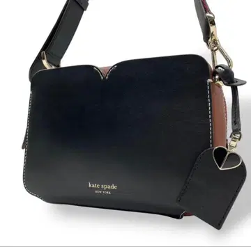 컨디션 최상 케이트 스페이드 숄더백 s26 블랙 하트 카메라백 천연 가죽