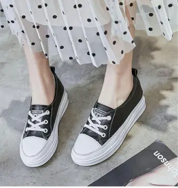 [ 새상품 ] 천연 가죽 블랙 화이트 스니커즈 인힐 24cm