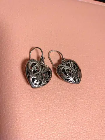 반값 이하 가격 인하 UC 실버 925 세공 하트형 귀걸이