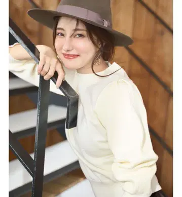 [ CICA 가공 ] 슬릿 포인트 보틀넥 니트 any sis