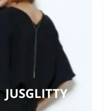 JUSGLITTY 저스길리티 백 체인 부착 블라우스