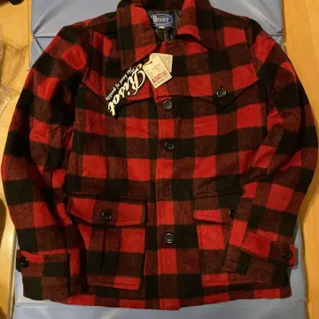 빨간색과 검은색 체크 플란넬 자켓