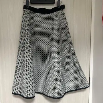플레어 스커트 화이트 블랙 기하학 패턴 사이즈 2