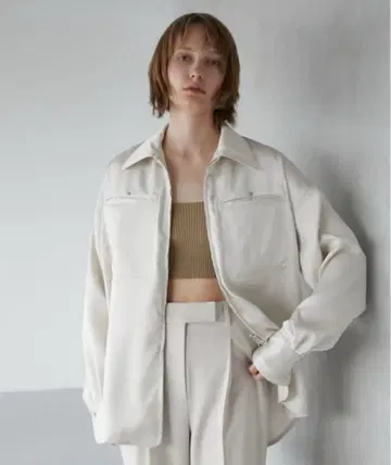 LA PEAU DE GEM 새틴 지퍼 셔츠