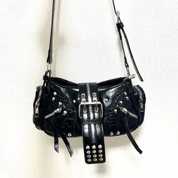 스터드 장식 블랙 숄더백 Y2K
