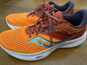 써코니 16 러닝화