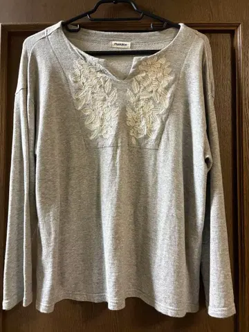 Plantation 그레이 자수 긴팔 T셔츠 M