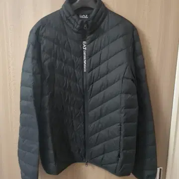 EA7 Emporio Armani 블랙 다운 자켓