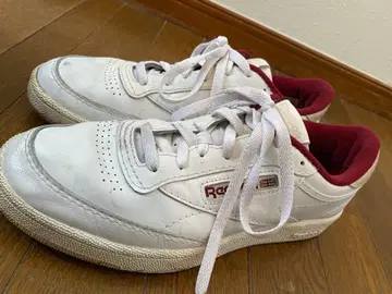 Reebok club C 화이트 가죽 스니커즈