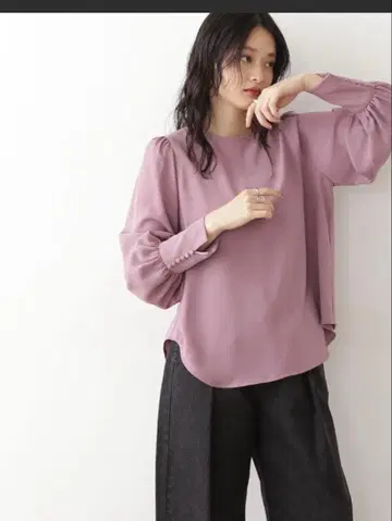 N. 내추럴 뷰티 베이직 커프스 블라우스