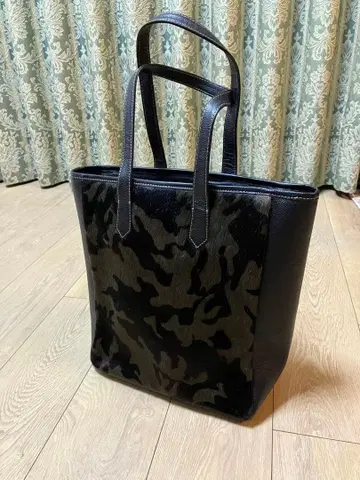 [ 아쿠아 스큐텀 ] 카모 패턴 송치 토트백