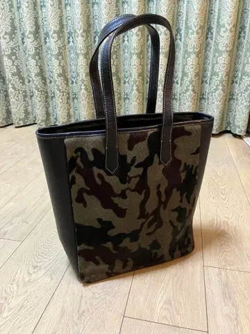 [ 아쿠아 스큐텀 ] 카모 패턴 송치 토트백