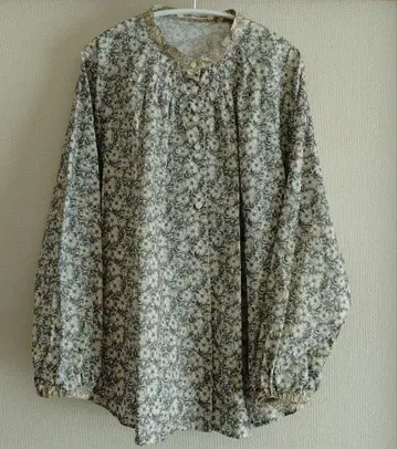 [ 새상품 ] 아두이트리스테스 리버티 블라우스