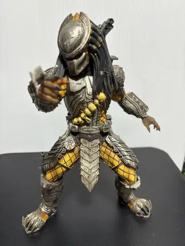 프레데터 피규어