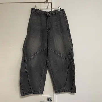 OPENING ACT / 블랙 오버다이 사이드 지퍼 오버 데님 팬츠