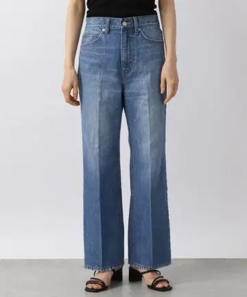 LOWRYSFARM 라이트 블루 부츠컷 데님