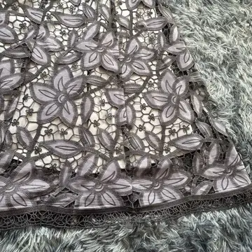 컷워크 꽃무늬 스커트 프로포션 바디 드레싱