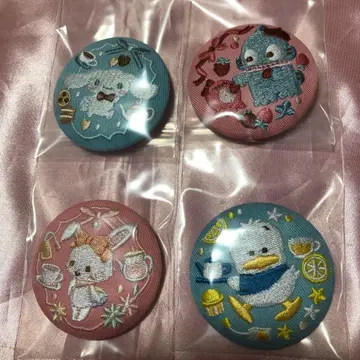 산리오 자수 캐릭터 배지 4개 세트