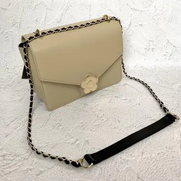 마리쿠안토 악센트 메탈 데이지 숄더백